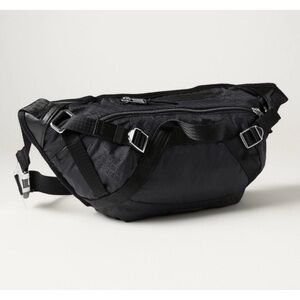 NWOT ATHLETA Excursion Waistbag Black Bag Fanny Large Pack